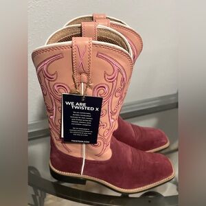 Ladies twisted X berry roughout boots